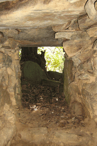 稲荷山古墳石室内の写真